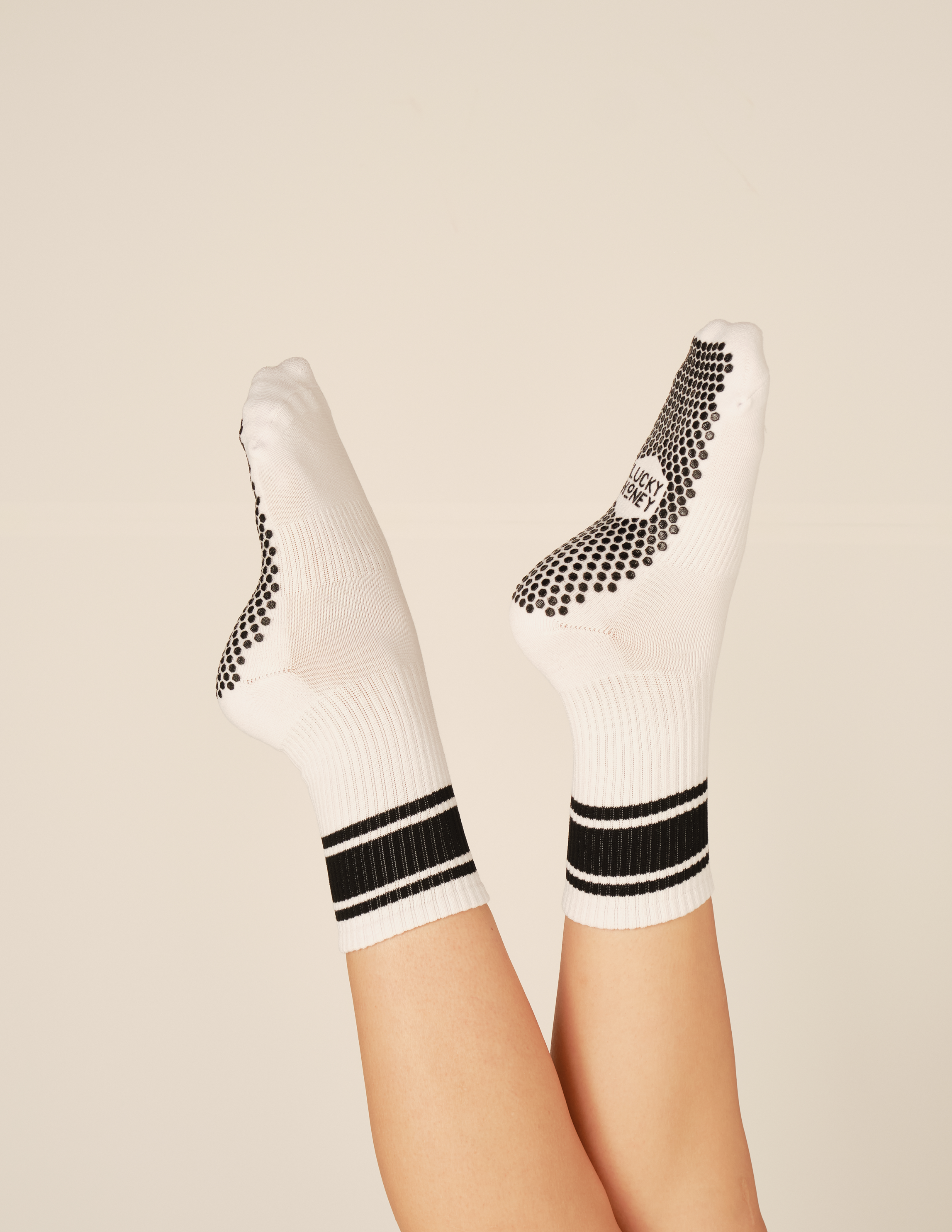 #color_White / Black