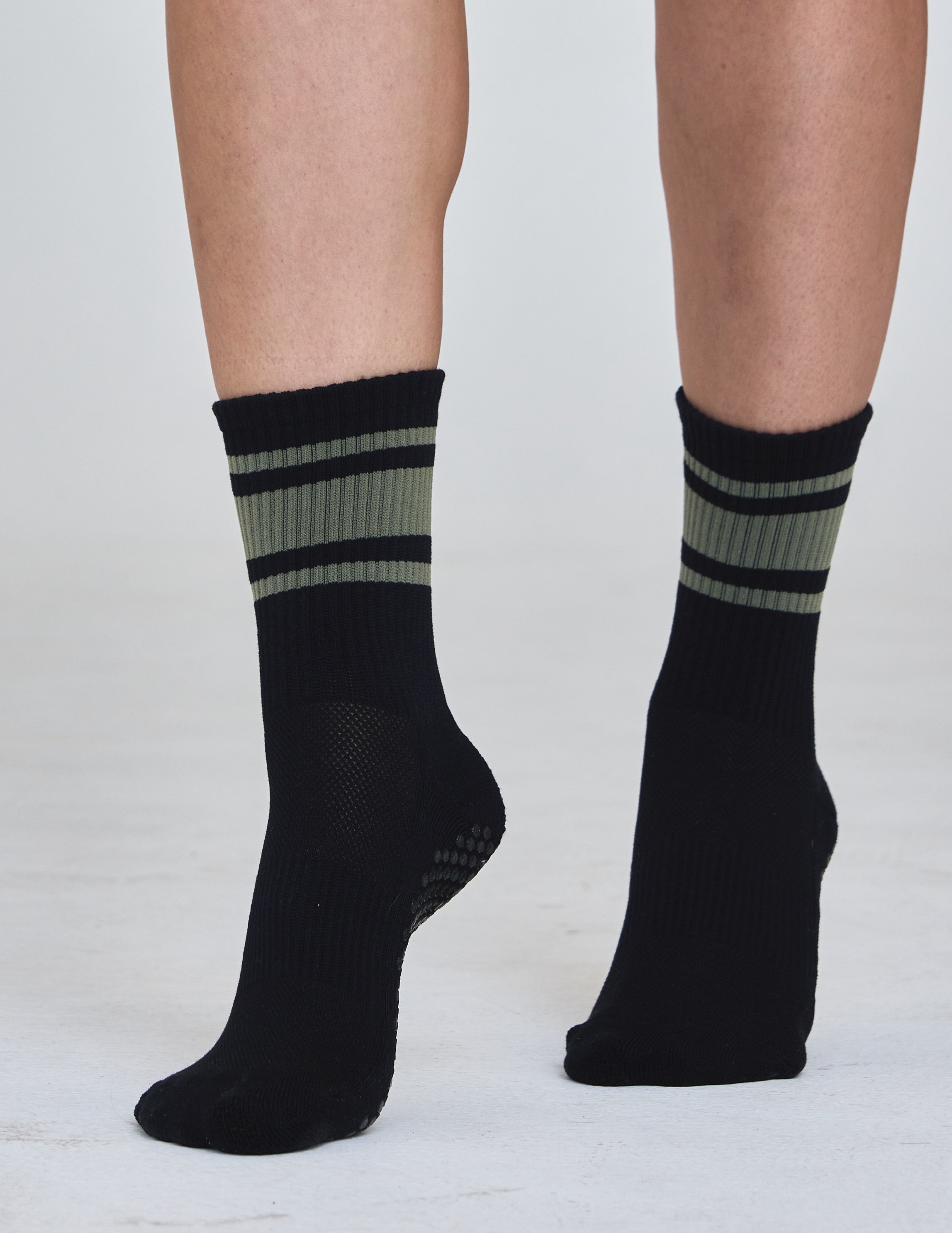 #color_black / olive