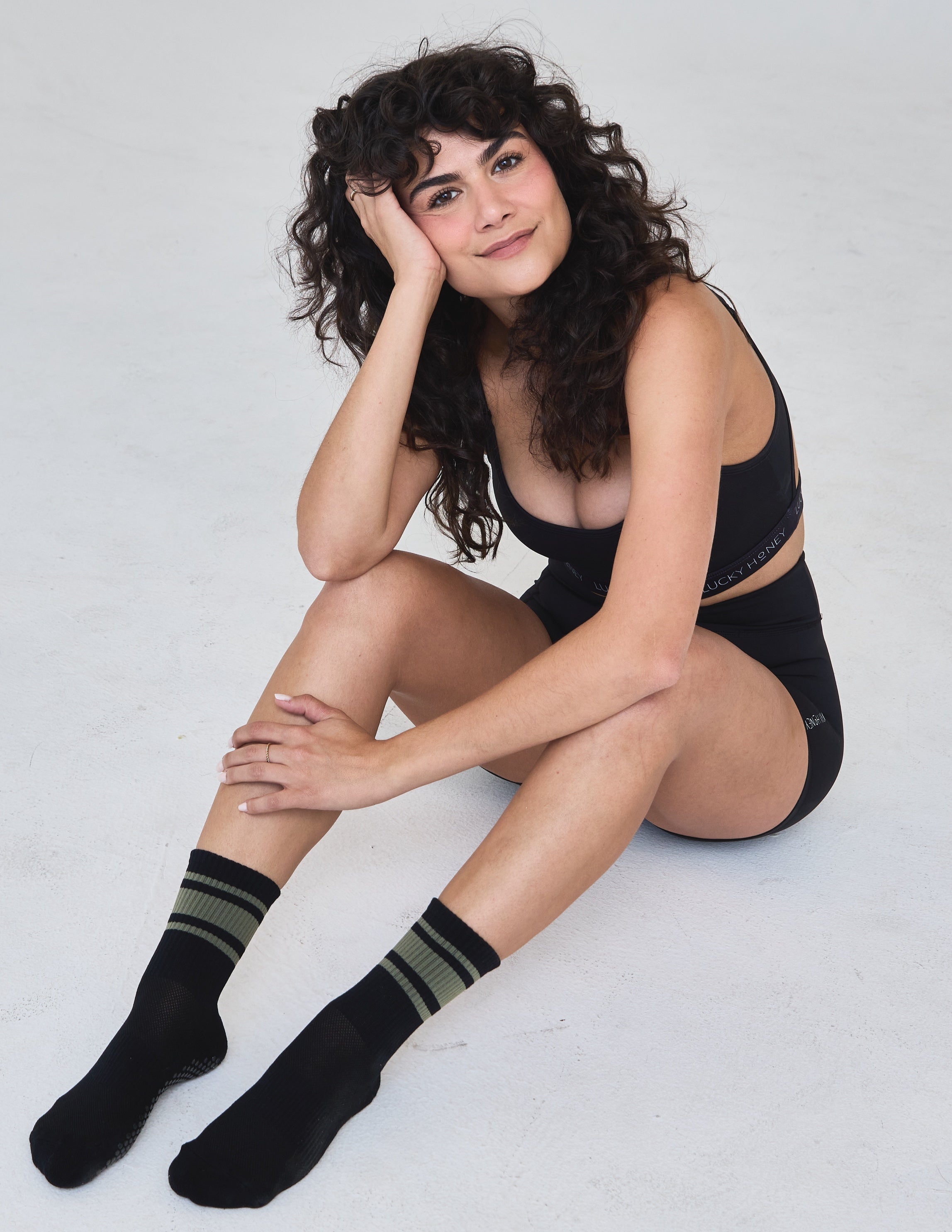 #color_black / olive